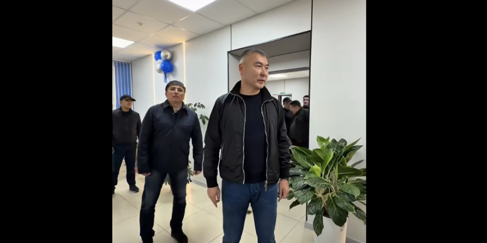 Кыргызстанда унааны кайра каттоо онлайн жүргүзүлүп, документ үйгө жеткирилет