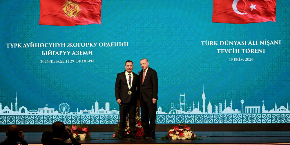 Президент Садыр Жапаров Түрк дүйнөсүнүн жогорку ордени менен сыйланды