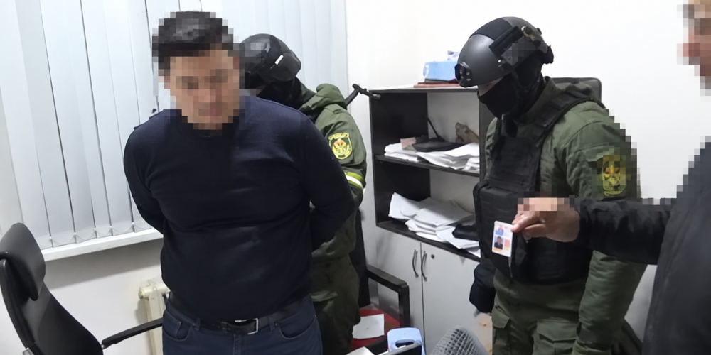 В Бишкеке задержан следователь ГСИН по подозрению в вымогательстве взятки