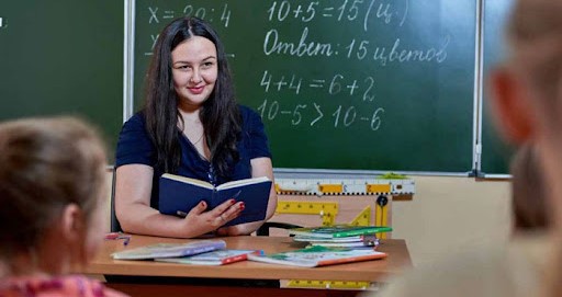В школах Кыргызстана работают 140 учителей из России