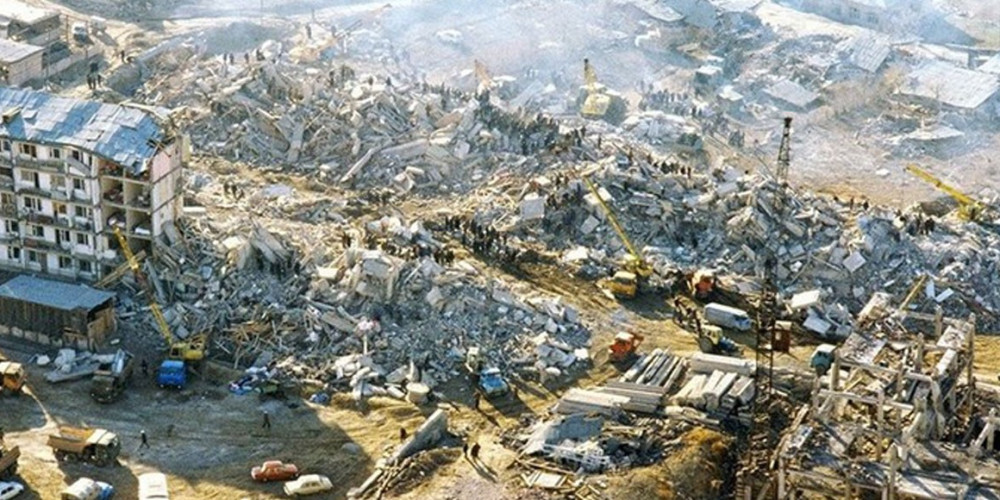 7 декабря 1988 г. за 30 секунд был практически полностью разрушен Спитак