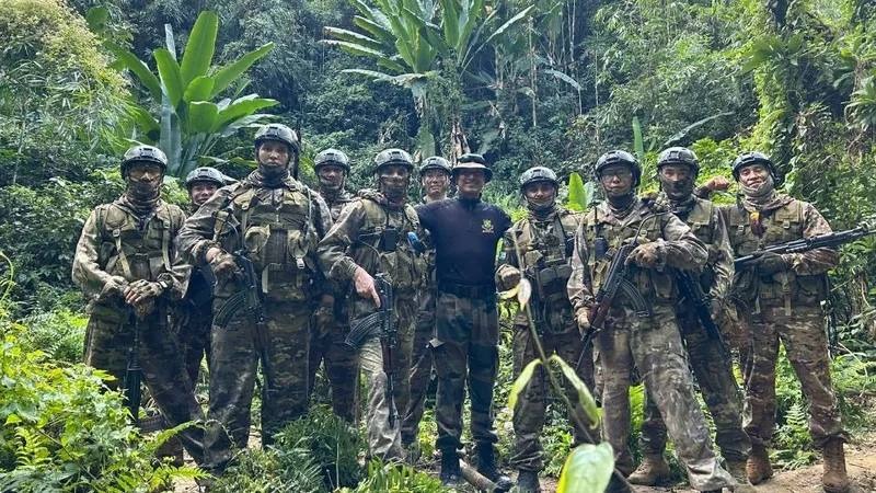 Казахстанские десантники изучают боевые действия в джунглях