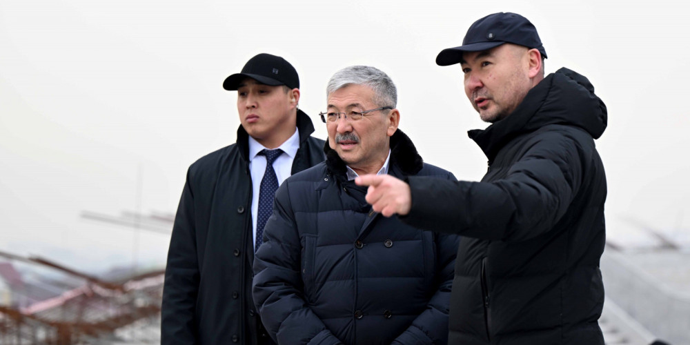 Адылбек Касымалиев Бишкектин жанындагы стадиондун курулушунун жүрүшү менен таанышты