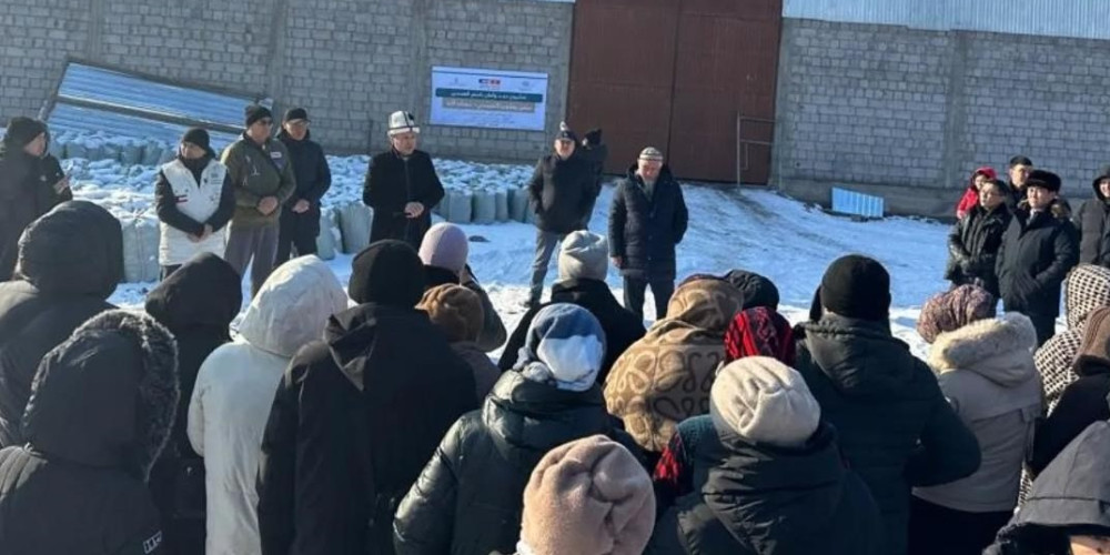 Малоимущим Жайылского и Панфиловского районов раздали 50 тонн угля