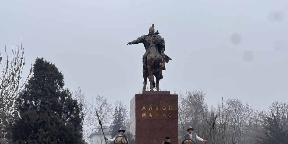 Өзгөн шаарынын борбордук аянтында Манастын айкели ачылды