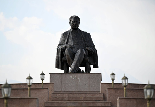 Садыр Жапаров принял участие в открытии культурно-мемориального комплекса «Айтматов ааламы»