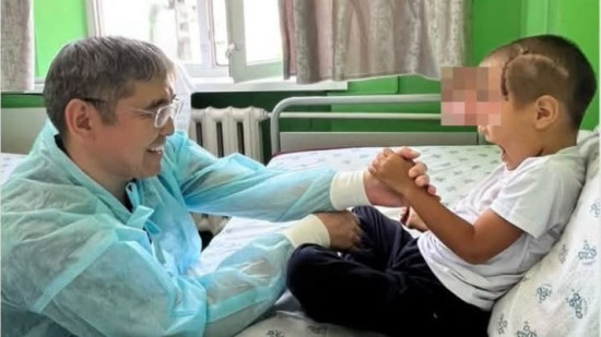 Ребенка, упавшего с эскалатора в ТЦ Vefa, выписали из больницы спустя месяц