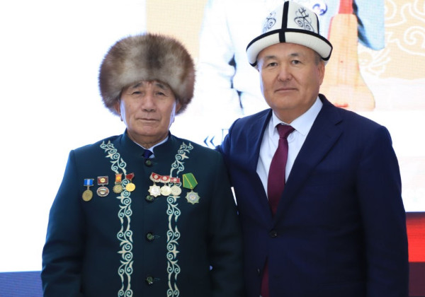 Жолболду Алибаевдин «Дана кыз» китеби жарык көрдү