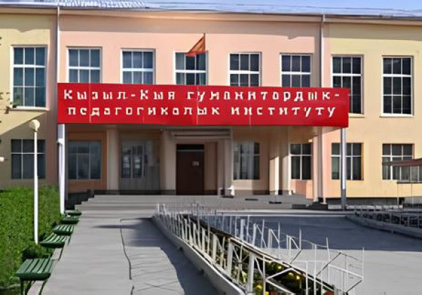 «Окутуучуларга машинасын жуудуруп, телефонун оңдоткон» – БатМУнун проректору Артыкбаев укукту камсыздайбы же бузабы?