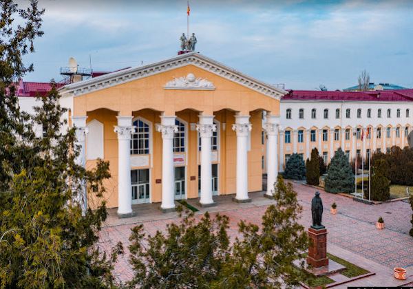 Вузы и колледжи Кыргызстана примут более 2 500 студентов на педагогические направления
