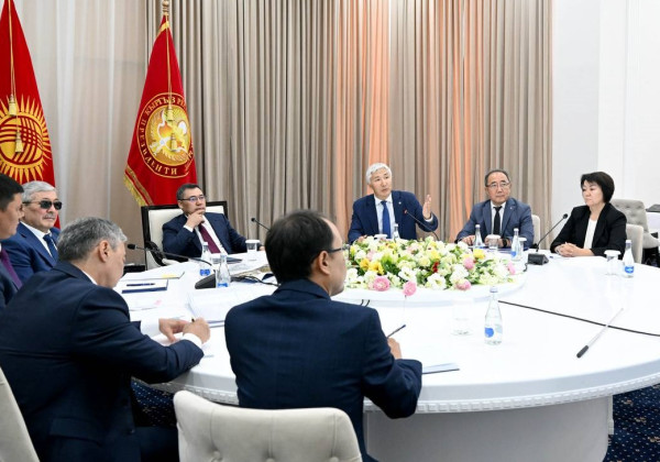 Садыр Жапаров Президентине караштуу Ж.Абдрахманов атындагы Мамлекеттик башкаруу академиясын модернизациялоо пландары менен таанышты