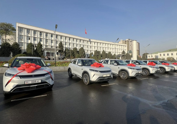 Ош мэриясы  кызматтык унааларын электромбилдерге өткөрүүдө