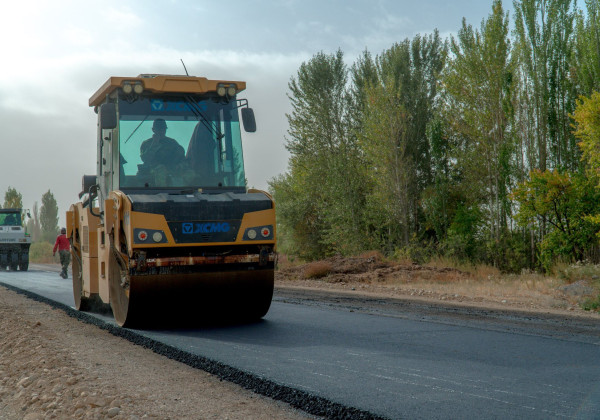 Талас облусунда ички жолдорго асфальт төшөө иштери уланууда