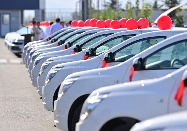 Ташиев Эне жана баланы коргоо борборуна 30 кызматтык автоунаа тапшырды