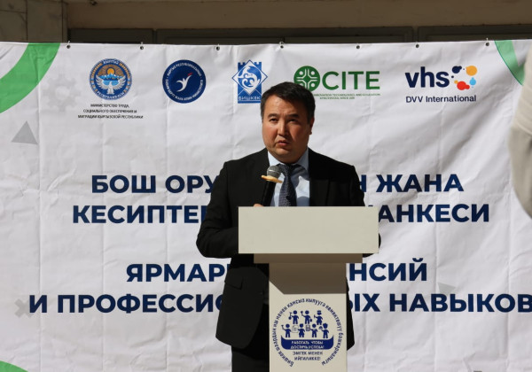 4 миң жумуш орду, 100 компания – Бишкекте бош орундар жарманкеси өттү