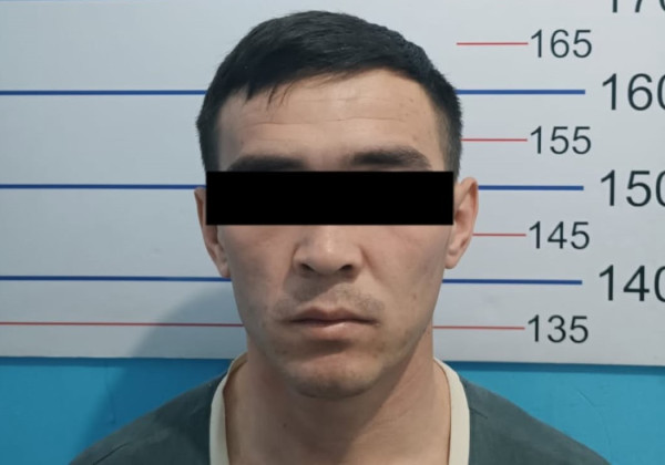 В Бишкеке из обменного пункта украли 200 тысяч сомов: задержаны подозреваемые