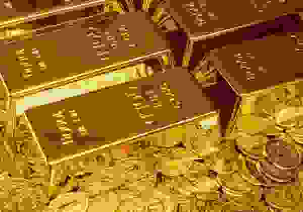 Цена на золото впервые за несколько месяцев опустилась ниже $4000 за унцию