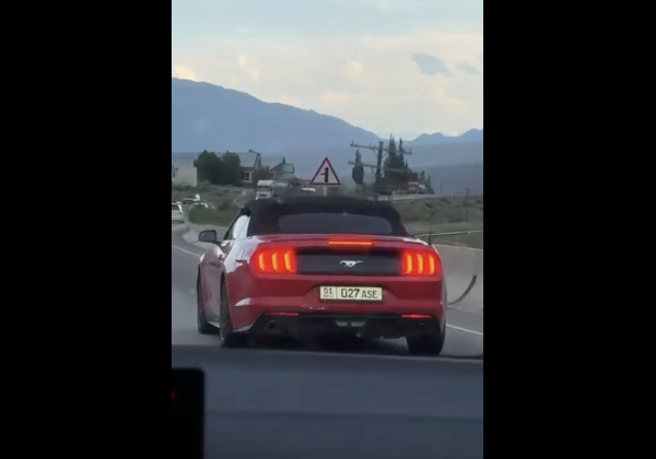 В Боомском ущелье остановили Ford Mustang с незаконной тонировкой