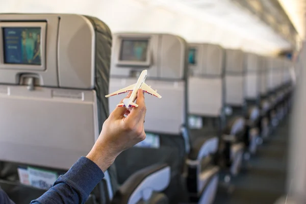 Раззаковго учкан Asman Airlines авиакомпаниясынын учагы Бишкекке кайтып келди