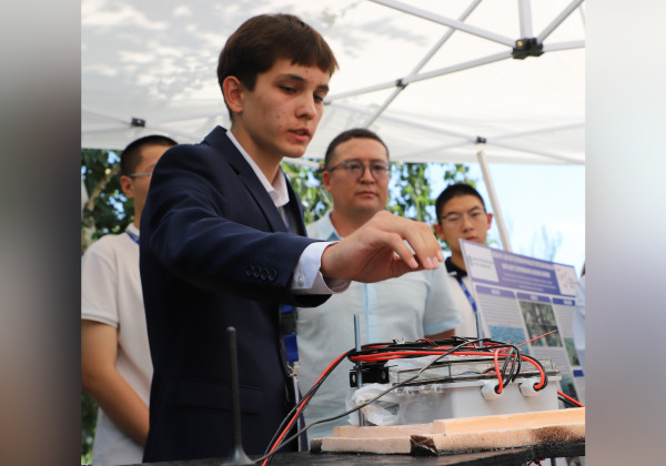 ШКУ өлкөлөрүнүн окуучулары жаш окумуштуулардын эл аралык лагеринде илимий изилдөөлөрүнүн жыйынтыктарын тааныштырды