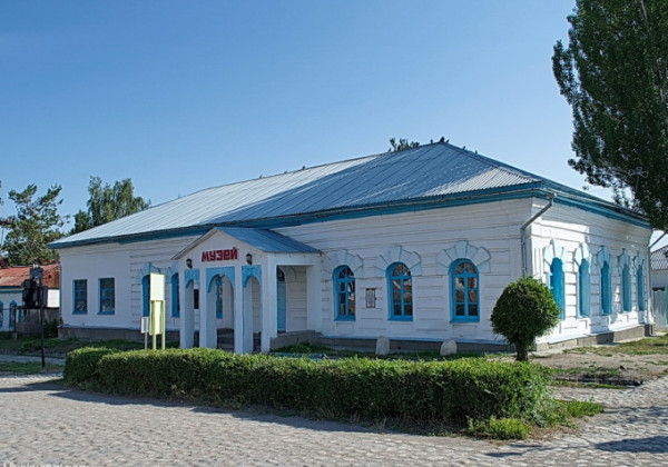 Адылбек Касымалиев Ысык-Көл облусунда тарыхый музейдин жана эс алуу жайдын ачылыш аземине катышты