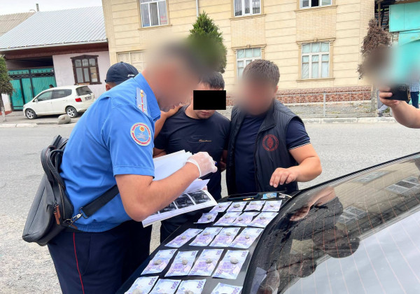 Өзгөндө опузалап 20 миң сом акча талап кылган жаран кармалды