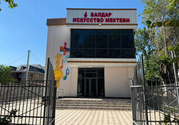 Таш-Көмүрдөгү балдар көркөм мектеби жаңы окуу жылына карата пайдаланууга берилет