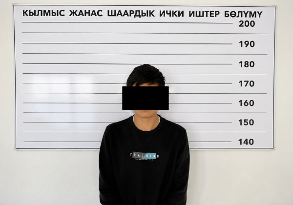 В Манасе мужчина на пробации совершил новые преступления. Ему надели электронный браслет