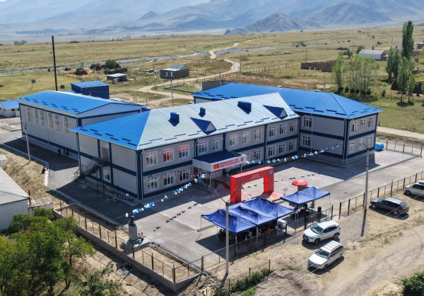 В селе Ала-Баш Иссык-Кульской области открыли новую школу на 225 мест
