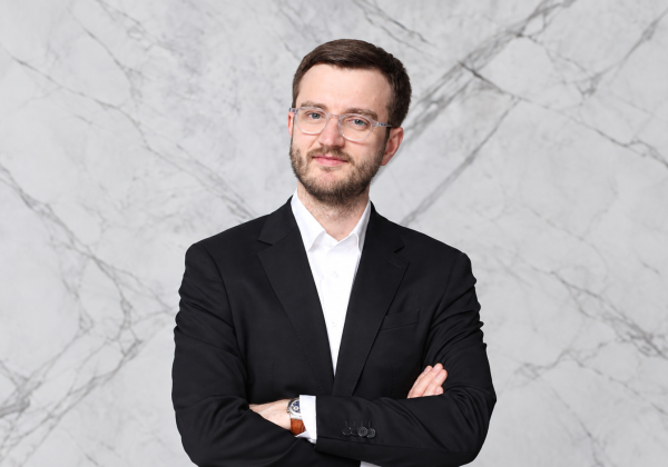ММЛУнун доценти Дмитрий Беляков: Кыргыз тилин билүү атаандашуудагы артыкчылыкка айланууда