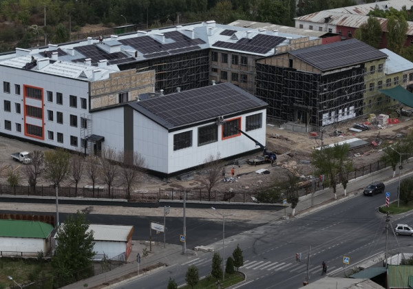 В городе Манас строят учебный корпус школы №13 на 500 мест