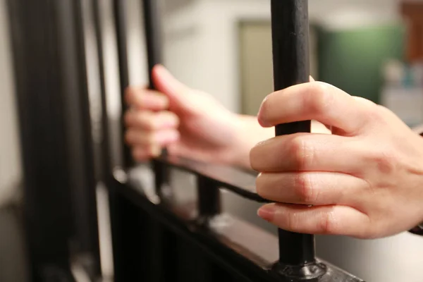 Женщину с тяжелым заболеванием перевели из СИЗО под домашний арест после вмешательства Омбудсмена