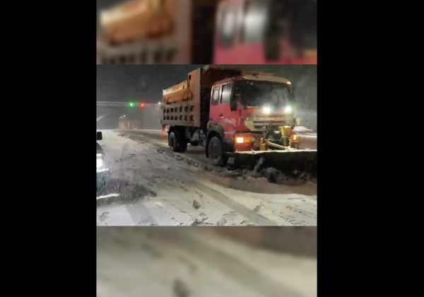 Ашууларда кар жаап жатат. Транспорт министрлиги унаанын дөңгөлөктөрүн алмаштырууга чакырат