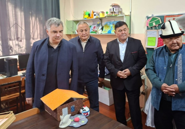 Нобелевский лауреат Константин Новоселов побывал в «Ноокат билимканасы»