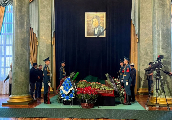 Народную артистку СССР Кайыргүл Сартбаеву проводили в последний путь