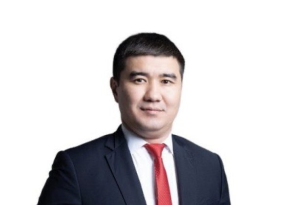 Депутата Бишкекского горкенеша Таалайбека Жакыпова задержали по подозрению в мошенничестве и отпустили под домашний арест