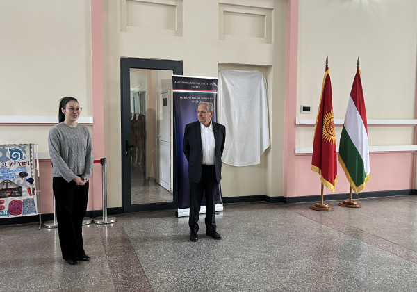 В Бишкеке открыли мемориальную доску венгерскому скульптору Ласло Месарошу