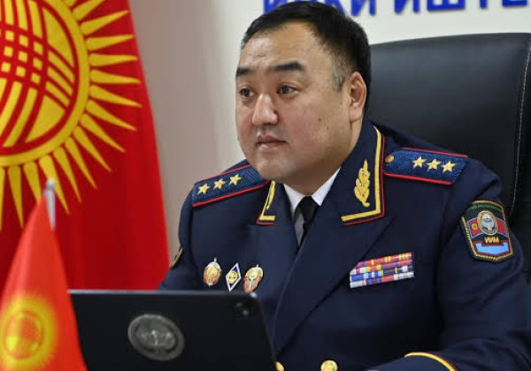 Главу МВД Улана Ниязбекова наградили орденом «Манас» I степени